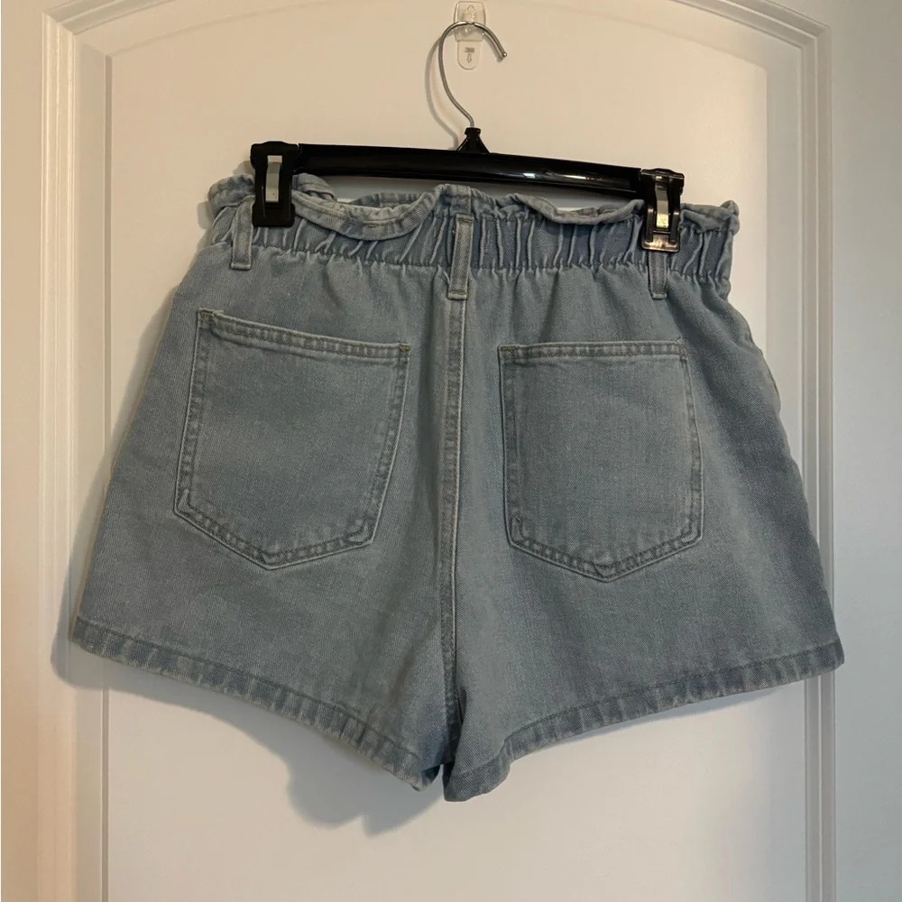 Light Medium WashDenim High-Waisted Stretch Women Jean Shorts - Picture 4 of 7